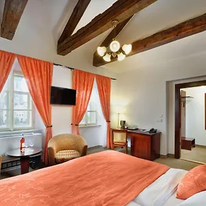 https://hotel-lippert.praguehotelsweb.com